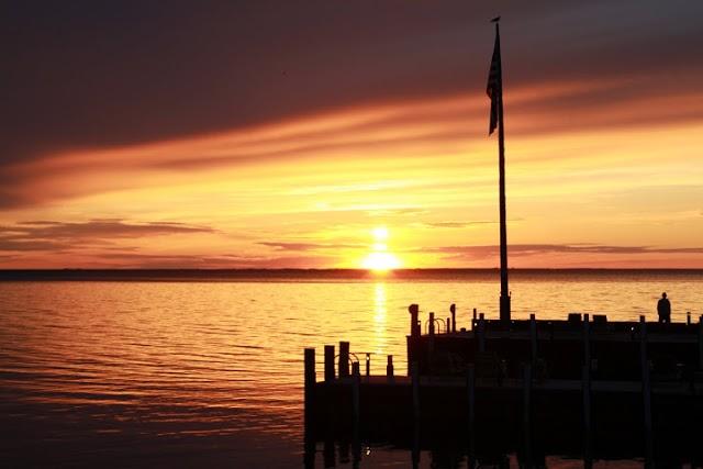 Fred & Fuzzy's Waterfront Bar & Grill